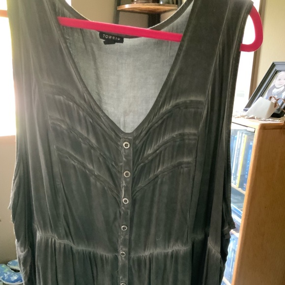 Torrid garment dyed sleeveless top, 4X - Picture 2 of 7